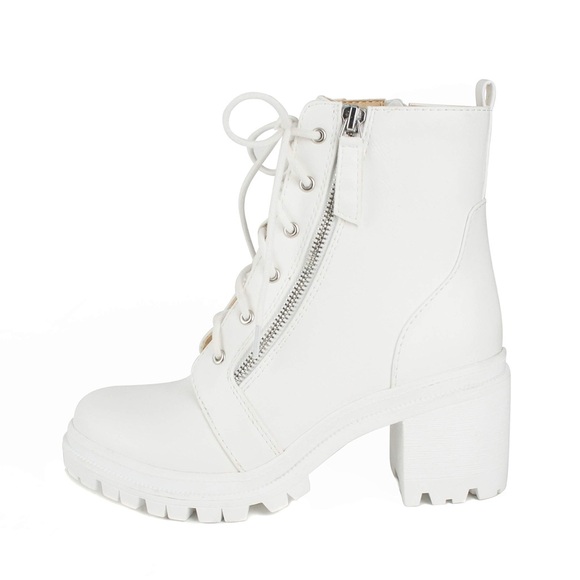 Soda Shoes - NWT Soda Indiana White Faux Leather Lace Up Chunky Heel Ankle Booties Sz 7.5